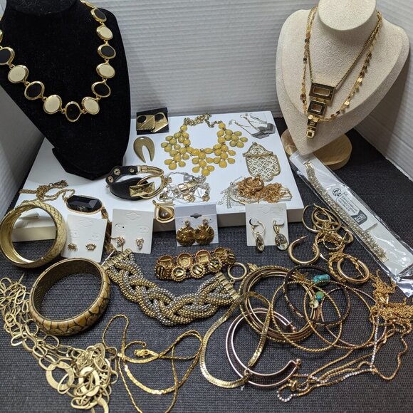 Life Notification - Unlisted Items Live and Discounted, Posh Show valiahorner - Picture 2 of 2